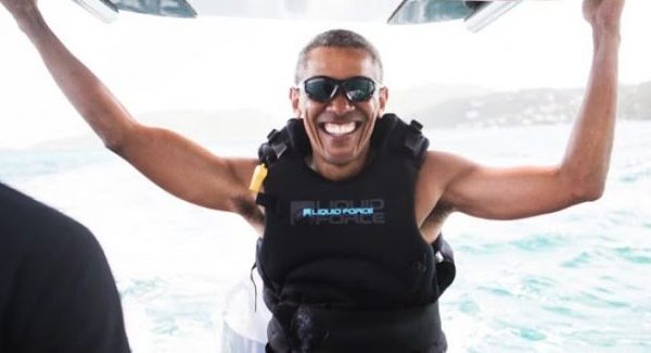Tak Jadi Presiden Lagi Obama Menikmati Liburan Seru di Karibia